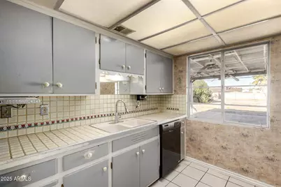 912 W Estes Way, Phoenix, AZ 85041 - Photo 14