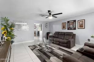 7136 W Westview Dr, Phoenix, AZ 85033 - Photo 4