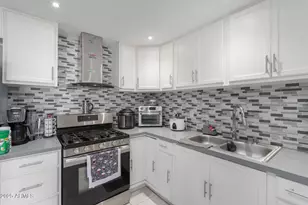 7136 W Westview Dr, Phoenix, AZ 85033 - Photo 8