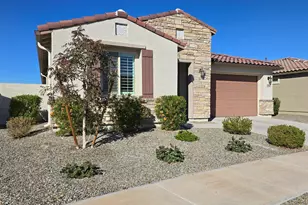 17864 W Thistle Landing Dr, Goodyear, AZ 85338 - Photo 2