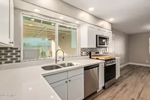 3829 W Caribbean Ln, Phoenix, AZ 85053 - Photo 2