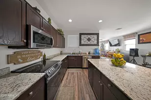 2546 N 73rd Dr, Phoenix, AZ 85035 - Photo 8