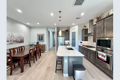 21622 N 58th Street, Phoenix, AZ 85054 - Photo 2