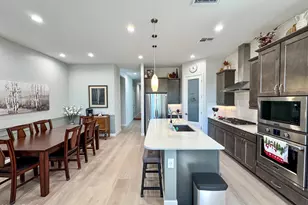 21622 N 58th St, Phoenix, AZ 85054 - Photo 2