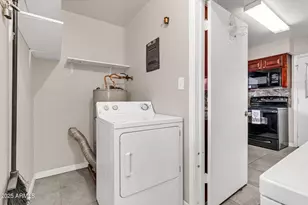 3302 E Pinchot Ave, Phoenix, AZ 85018 - Photo 10