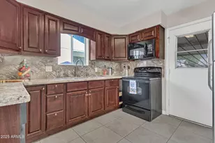 3302 E Pinchot Ave, Phoenix, AZ 85018 - Photo 6