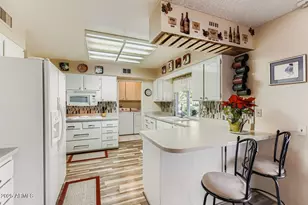9524 W Greenway Rd, Sun City, AZ 85351 - Photo 6