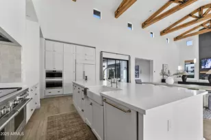 2753 E Hummingbird Way, Gilbert, AZ 85297 - Photo 2