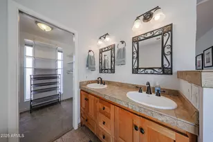 601 E Forest Hills Dr, Phoenix, AZ 85022 - Photo 56