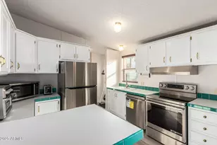 19401 N 7th St, Phoenix, AZ 85024 - Photo 12