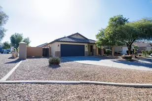 771 W Fairlane Ct, Casa Grande, AZ 85122 - Photo 2