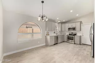 911 E Lovegrass Dr, San Tan Valley, AZ 85143 - Photo 4