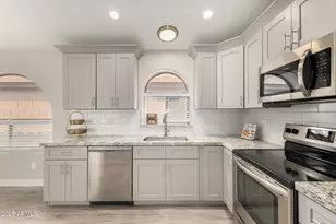 911 E Lovegrass Dr, San Tan Valley, AZ 85143 - Photo 8