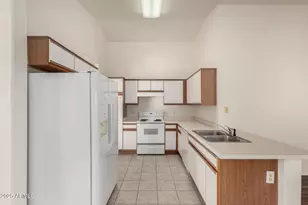 15928 W Smokey Dr, Surprise, AZ 85374 - Photo 10
