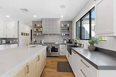 4601 N Royal View Drive, Phoenix, AZ 85018 - Photo 14