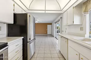 10608 W Gulf Hills Dr, Sun City, AZ 85351 - Photo 12