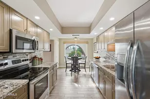 11022 W Crestbrook Dr, Sun City, AZ 85351 - Photo 6