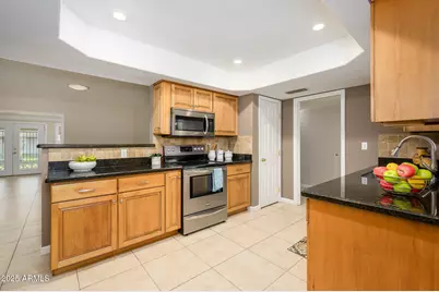 10412 W Roundelay Circle S, Sun City, AZ 85351 - Photo 4