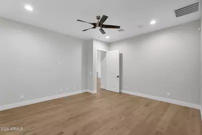 3918 E Crittenden Lane, Phoenix, AZ 85018 - Photo 20