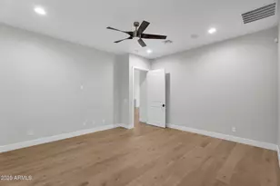 3918 E Crittenden Ln, Phoenix, AZ 85018 - Photo 20