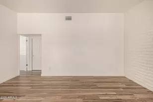 5926 W Rose Ln, Glendale, AZ 85301 - Photo 10