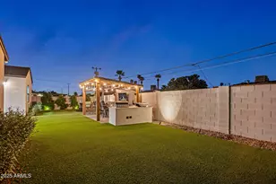 928 E Berridge Ln, Phoenix, AZ 85014 - Photo 86