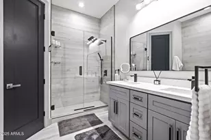 928 E Berridge Ln, Phoenix, AZ 85014 - Photo 20