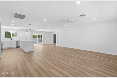 10537 W La Jolla Drive, Sun City, AZ 85351 - Photo 8