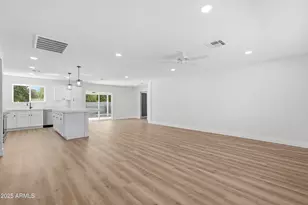 10537 W La Jolla Dr, Sun City, AZ 85351 - Photo 8