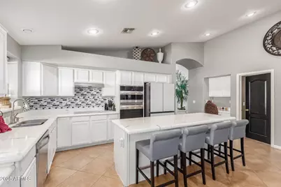128 N 166th Lane, Goodyear, AZ 85338 - Photo 8