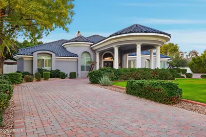 330 N Cloverfield Circle, Litchfield Park, AZ 85340 - Photo 2