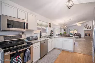 2246 E Soft Wind Dr, Phoenix, AZ 85024 - Photo 6