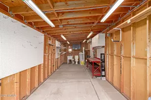 7044 W Cameron Dr, Peoria, AZ 85345 - Photo 36