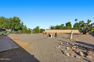 10714 W Amber Trail, Sun City, AZ 85351 - Photo 18