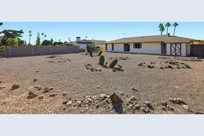 10714 W Amber Trail, Sun City, AZ 85351 - Photo 2