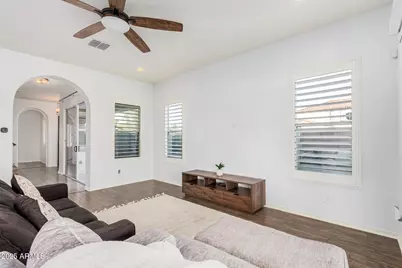 836 E Gary Lane, Phoenix, AZ 85042 - Photo 10