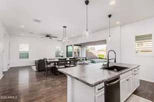 836 E Gary Ln, Phoenix, AZ 85042 - Photo 14