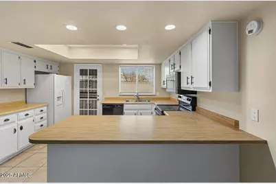 7120 W Sunnyslope Lane, Peoria, AZ 85345 - Photo 10