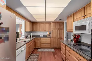 10023 W Pleasant Valley Rd, Sun City, AZ 85351 - Photo 12