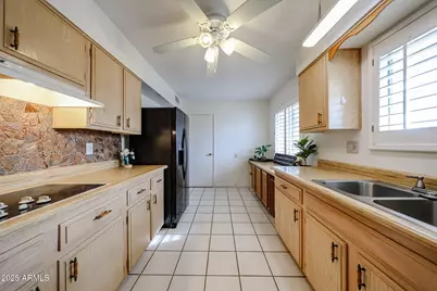 11040 W Salem Drive, Sun City, AZ 85351 - Photo 6