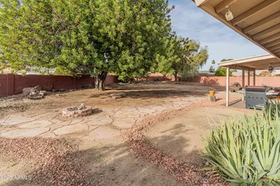 3158 W Celica Circle W, Phoenix, AZ 85053 - Photo 32