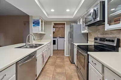 3158 W Celica Circle W, Phoenix, AZ 85053 - Photo 4