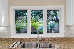 943 E Lois Ln, Phoenix, AZ 85020 - Photo 20