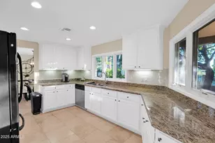 943 E Lois Ln, Phoenix, AZ 85020 - Photo 18