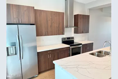 915 E Missouri Avenue #Apt 16, Phoenix, AZ 85014 - Photo 2