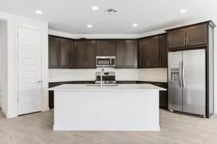 565 E White Wing Dr, Casa Grande, AZ 85122 - Photo 2