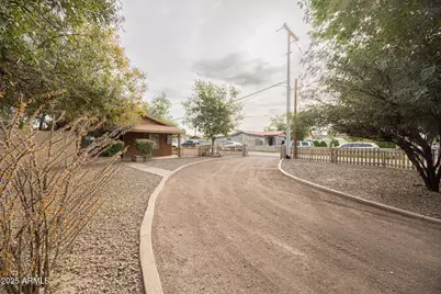 7513 N 61st Avenue, Glendale, AZ 85301 - Photo 4