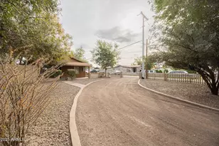 7513 N 61st Ave, Glendale, AZ 85301 - Photo 4