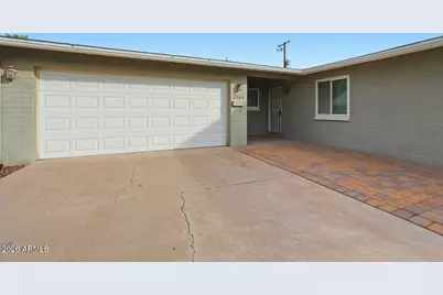 2934 E Shangri La Road, Phoenix, AZ 85028 - Photo 12