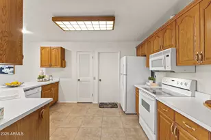 10307 W Sutters Gold Ln, Sun City, AZ 85351 - Photo 12